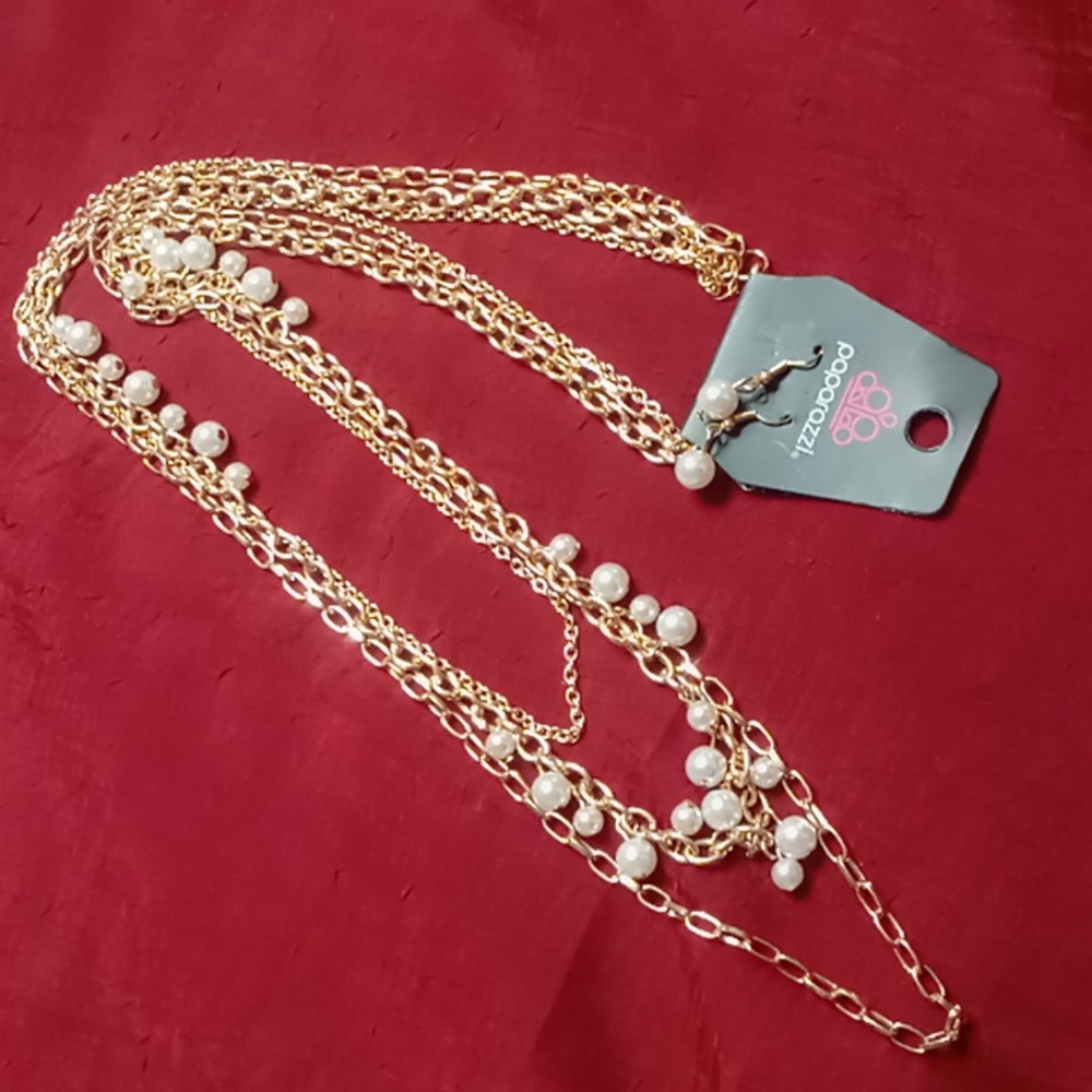 Paparazzi layer necklace & matching earrings.long gold tone & pearl accents